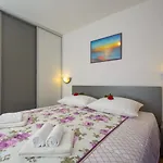 Apartment With Parking Space - 15440