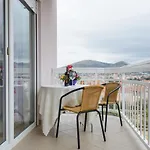 Apartment With Parking Space - 15440 Trogir