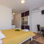 Lejlighed With Parking Space - 15440