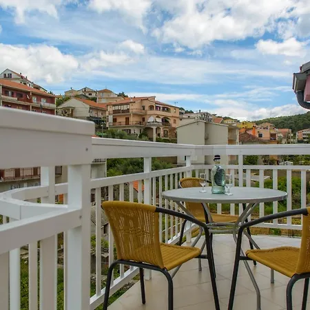 With Parking Space - 15440 Apartment Trogir