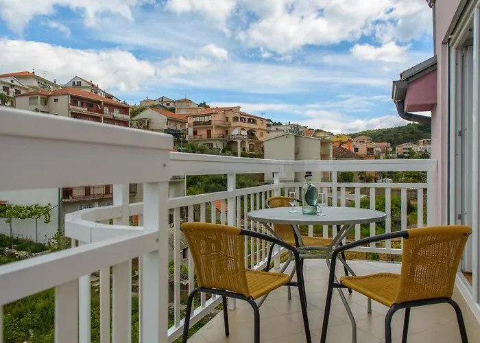 With Parking Space - 15440 Appartement Trogir