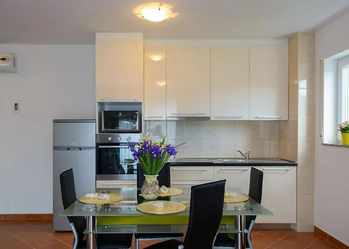 With Parking Space - 15440 Appartement *