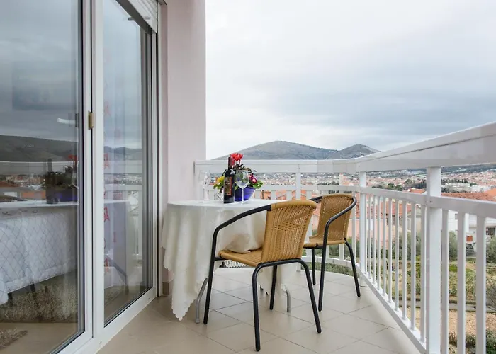 Appartement With Parking Space - 15440 Trogir